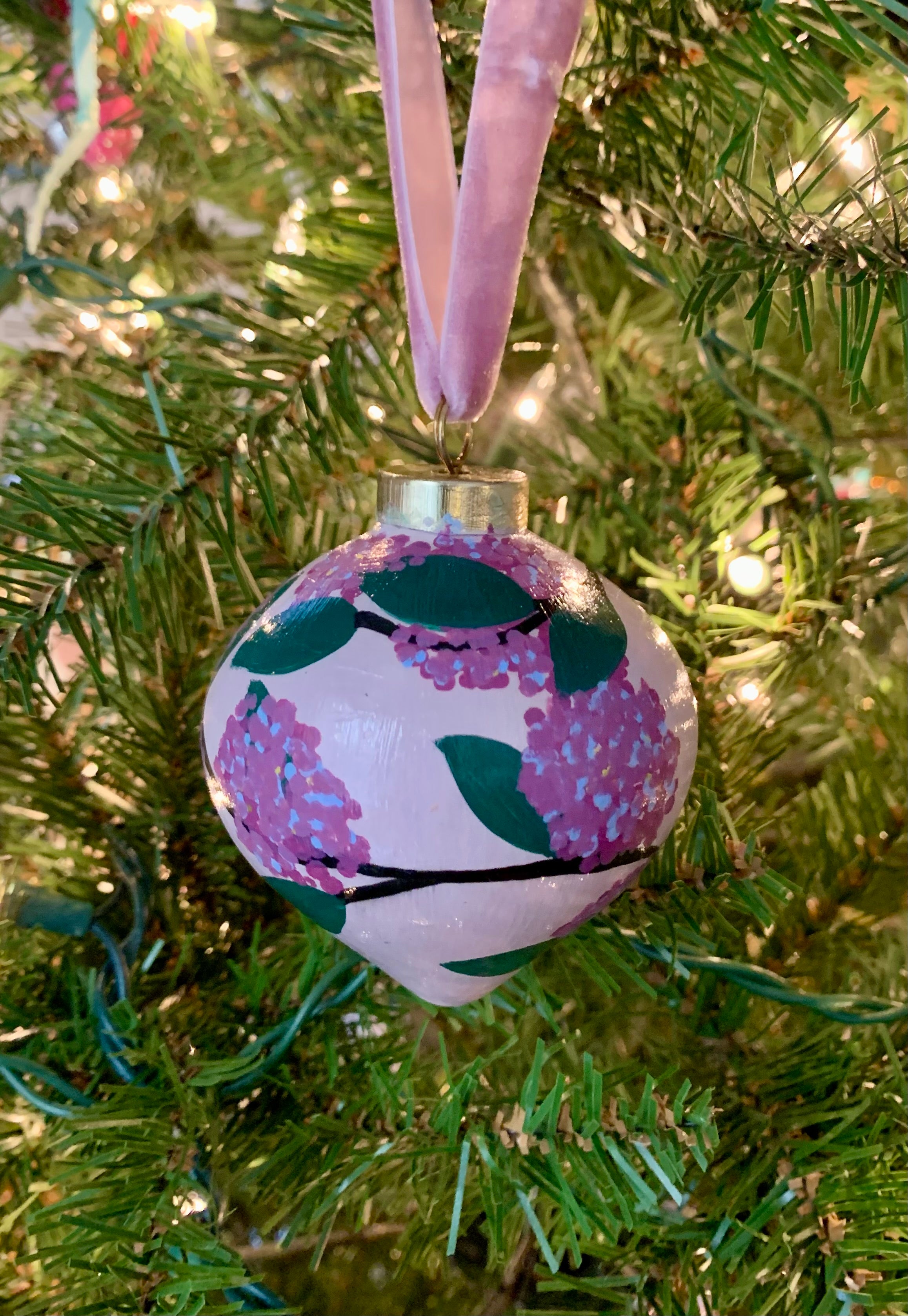Hand-painted Light Purple/Blue Hydrangea Ceramic Drop Bauble