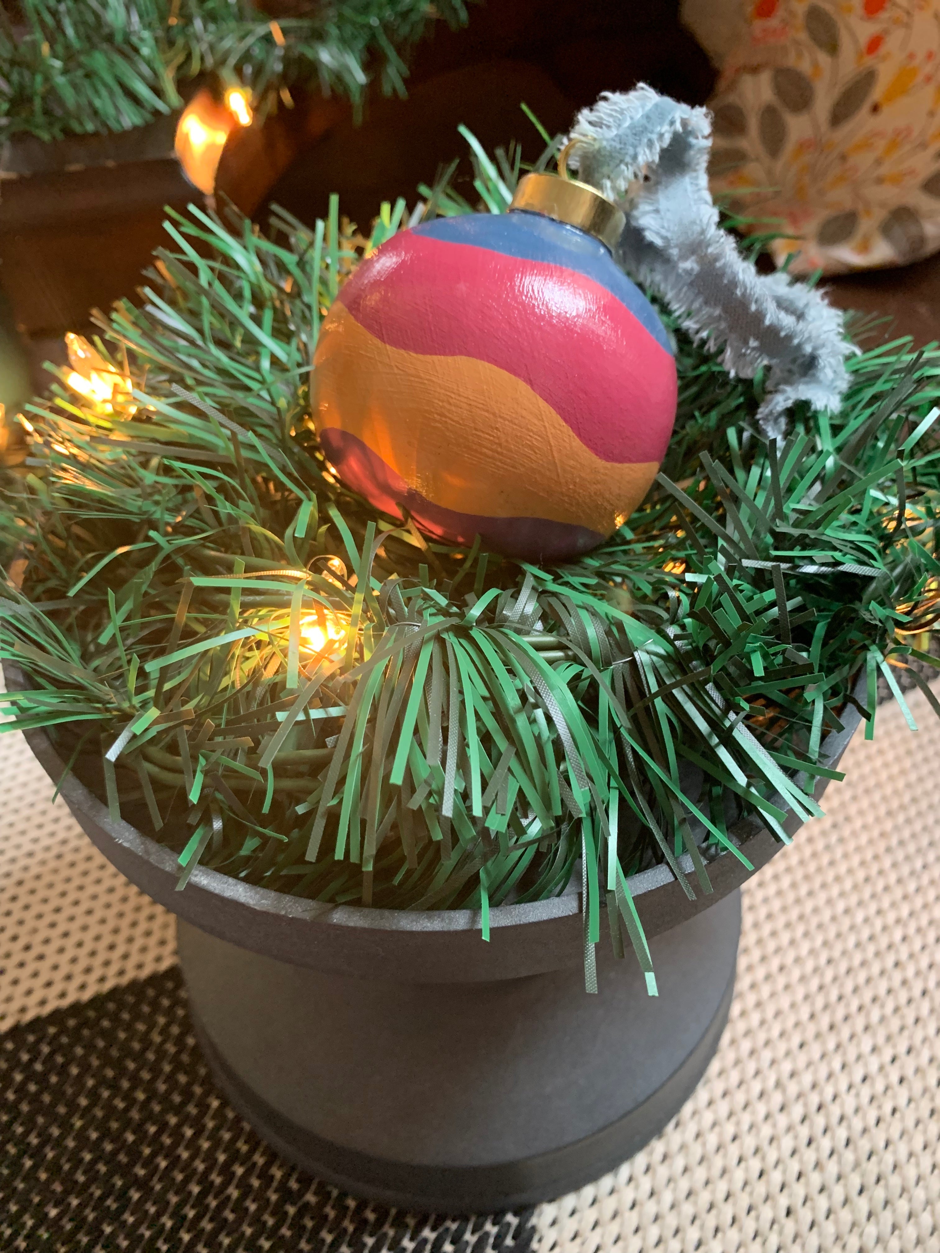 Hand-painted Wavy Ceramic Ornament
